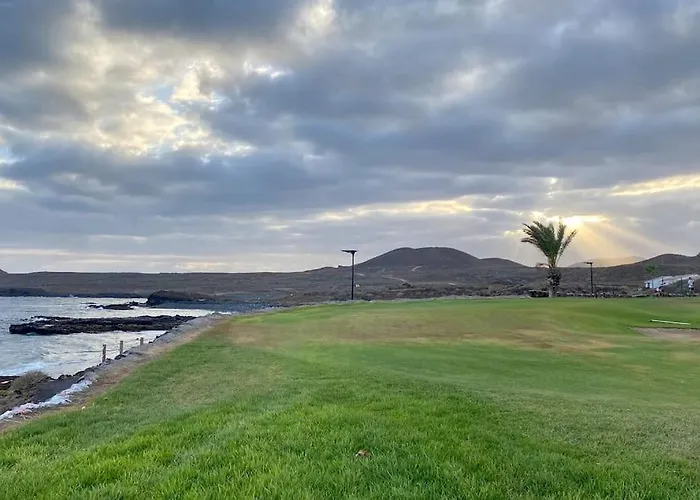 El Boqueron: By The Sea 圣米格尔德阿沃纳